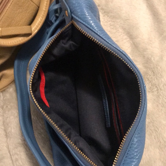 Tommy Hilfiger double purse pack⬇️Price Drop⬇️ - Picture 8 of 8